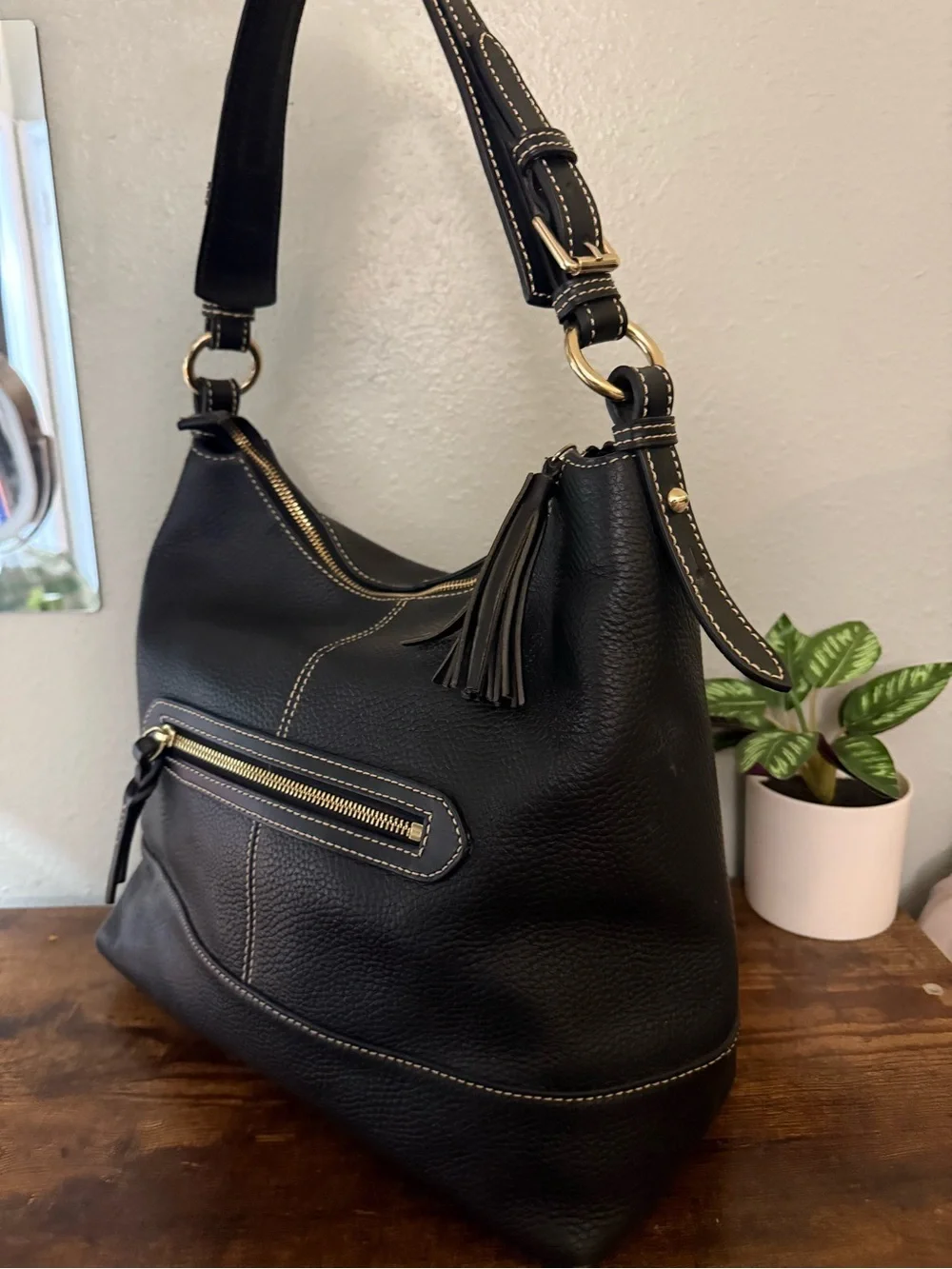 Dooney & Bourke Black Pebbled Leather Hobo Shoulder Bag – Red Lining